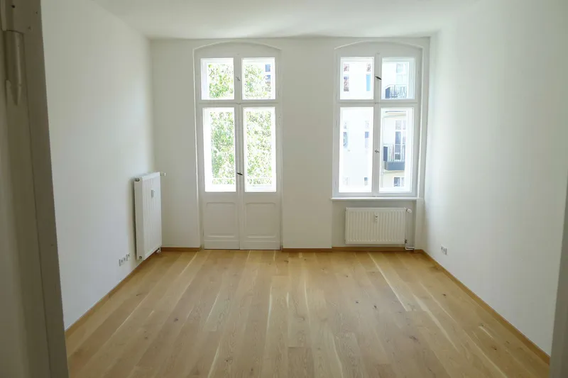 Traumlage Jablonskistraße! Modernisierte Altbauwohnung mit Balkon, helles 3.OG! — photo 1